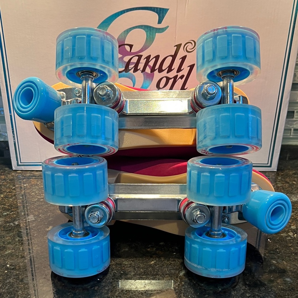 Candi Grl Berry Color Roller Derby Skates - Picture 4 of 6